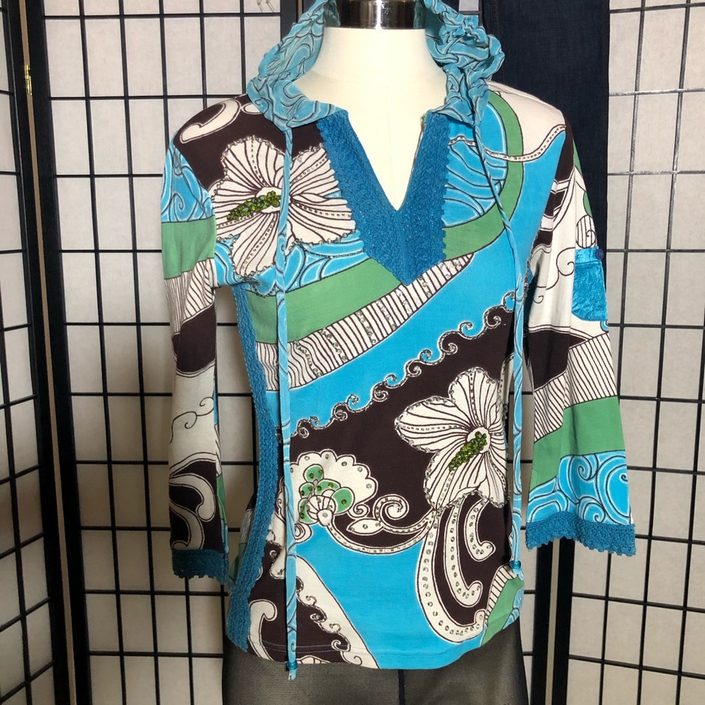 Forbidden ❤️ ladies hoodie. Size M.